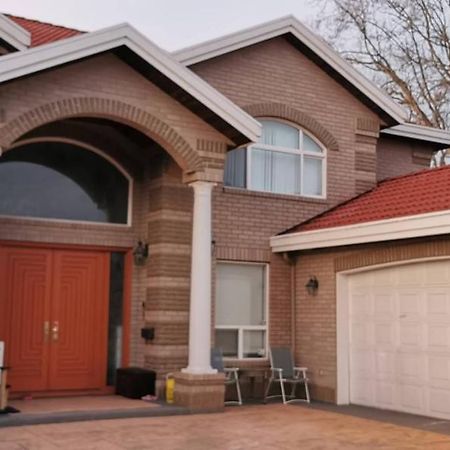 Private Suite With Separated Entrance Richmond Luaran gambar